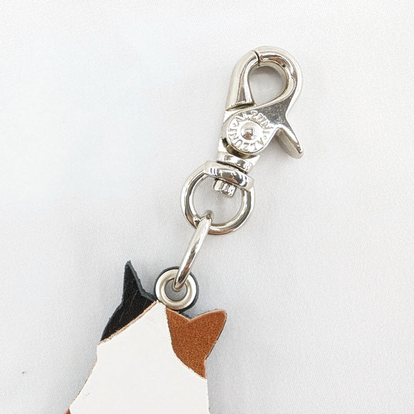 三毛猫チャーム(座り猫)