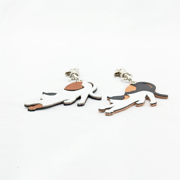 三毛猫チャーム(伸び猫)