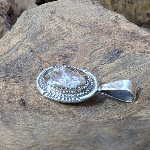 クレイジーホース ネックレストップ 《Navajo族 G BOYD》