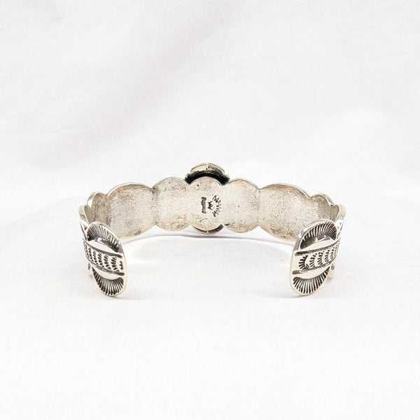 ホワイトバッファローバングル 《Navajo族》スタンプワーク