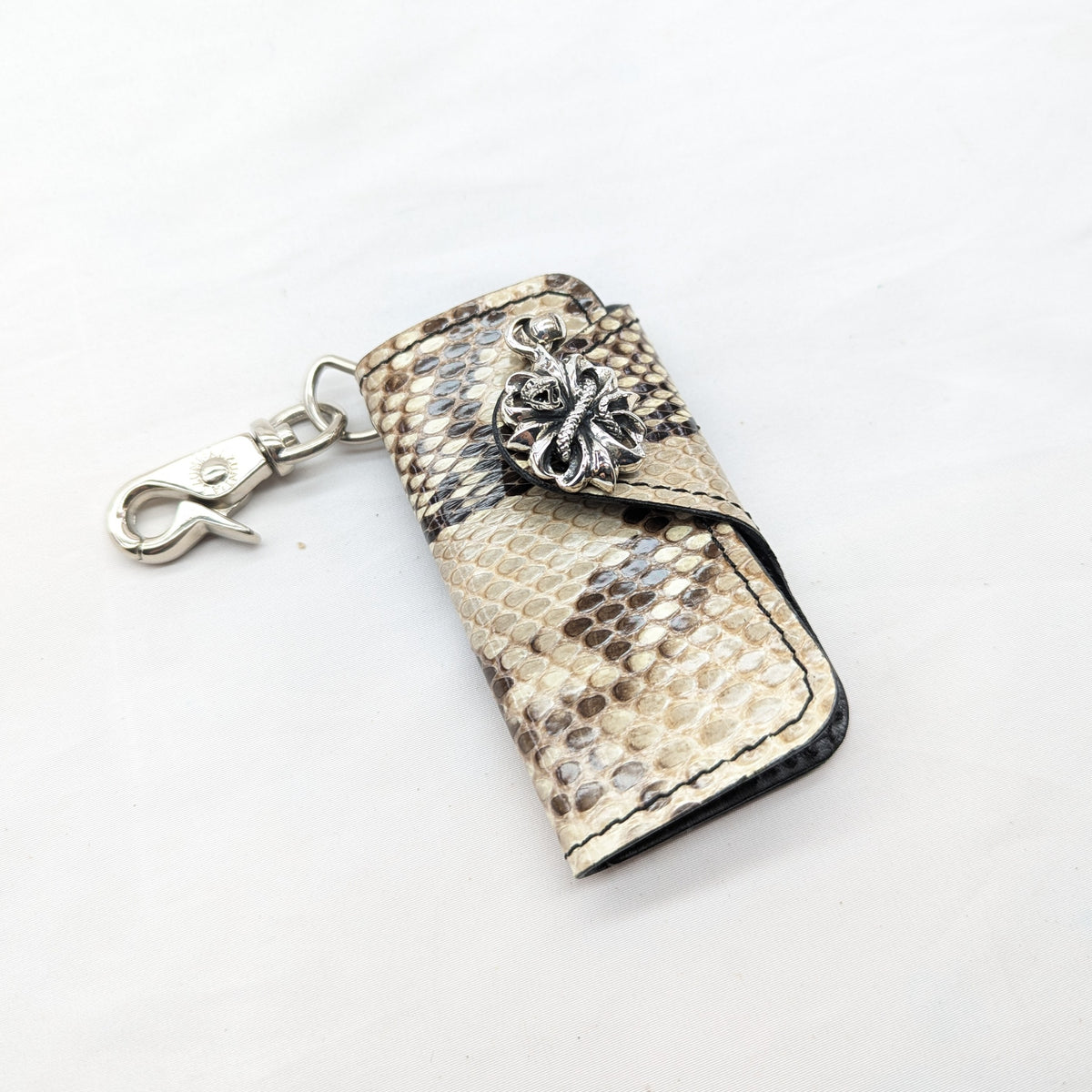 ベロ付4連キーケース パイソン