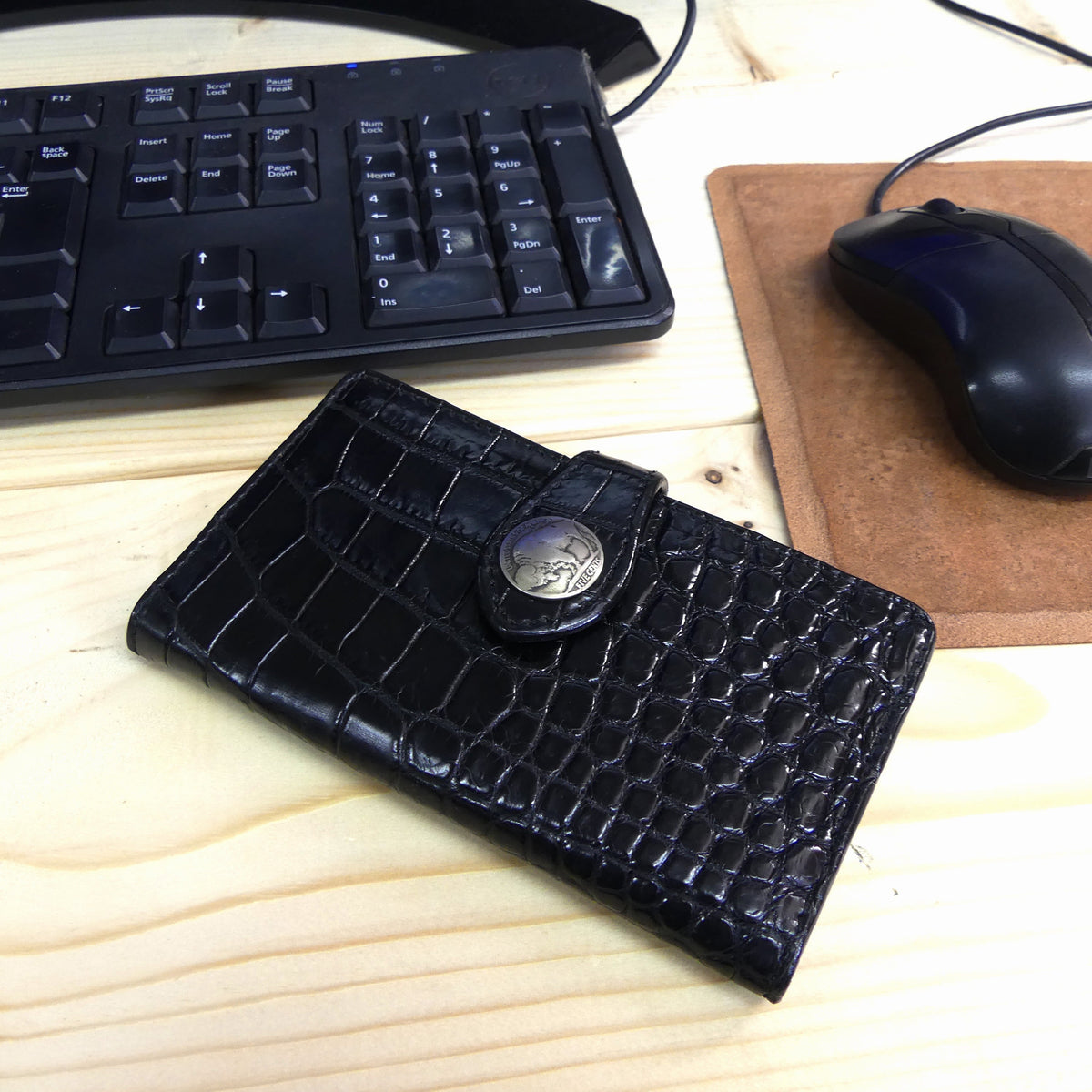 手帳型スマホ　シャムワニ　Mサイズ