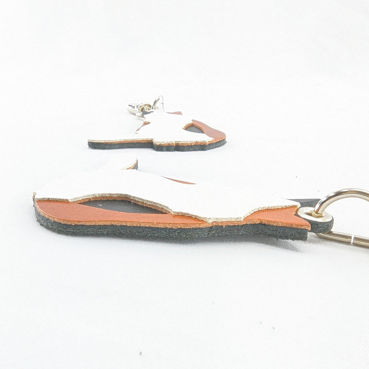 三毛猫チャーム（座り猫）