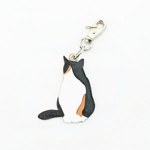 三毛猫チャーム（座り猫）