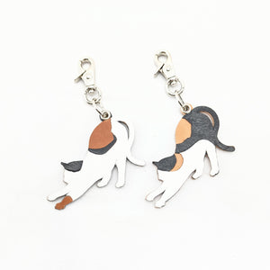 三毛猫チャーム（伸び猫)