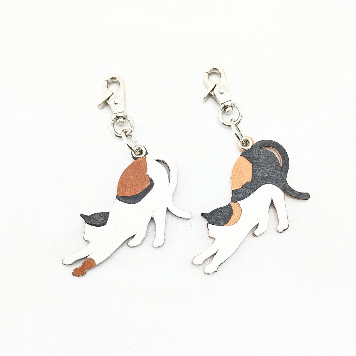 三毛猫チャーム（伸び猫)