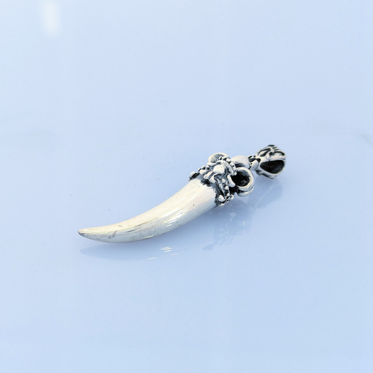 シルバー925ネックレストップ《Long rhino horn》