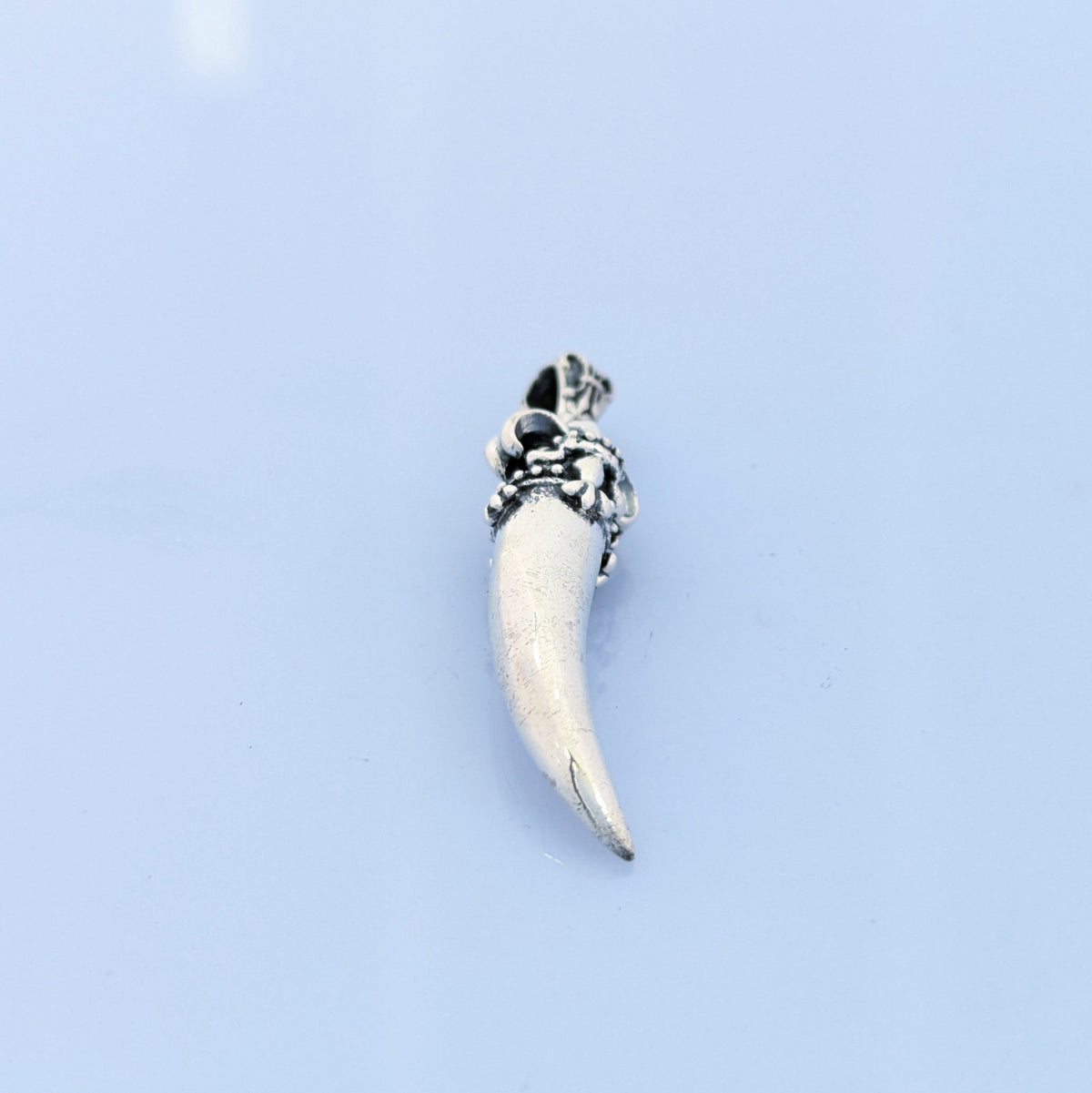シルバー925ネックレストップ《Long rhino horn》