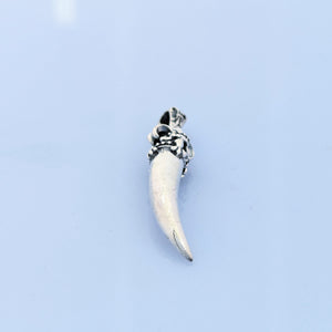 シルバー925ネックレストップ《Long rhino horn》