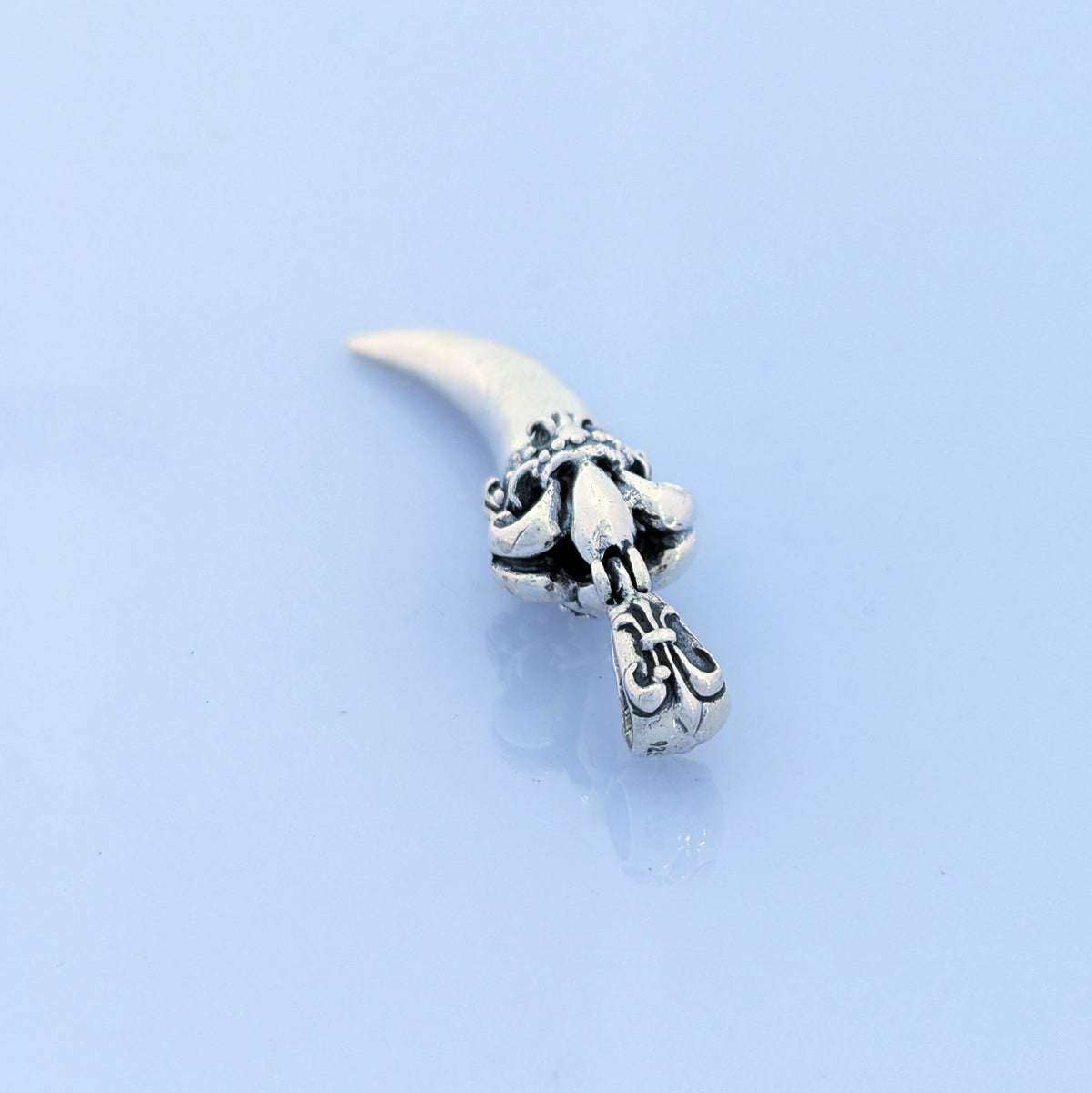 シルバー925ネックレストップ《Long rhino horn》
