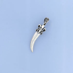 シルバー925ネックレストップ《Long rhino horn》