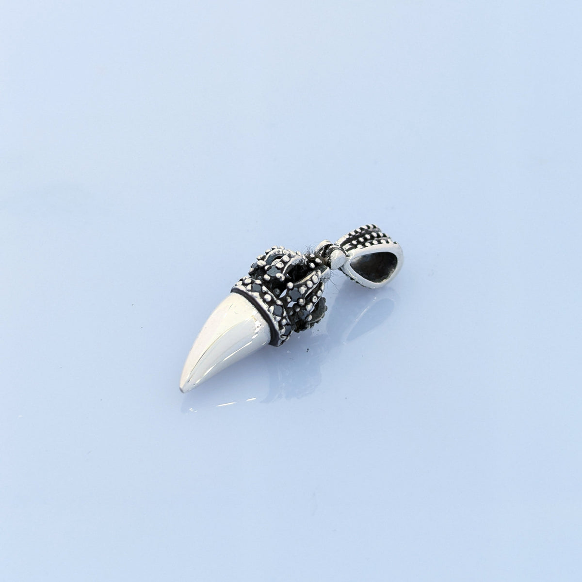 シルバー925ネックレストップ《Short rhino horn》