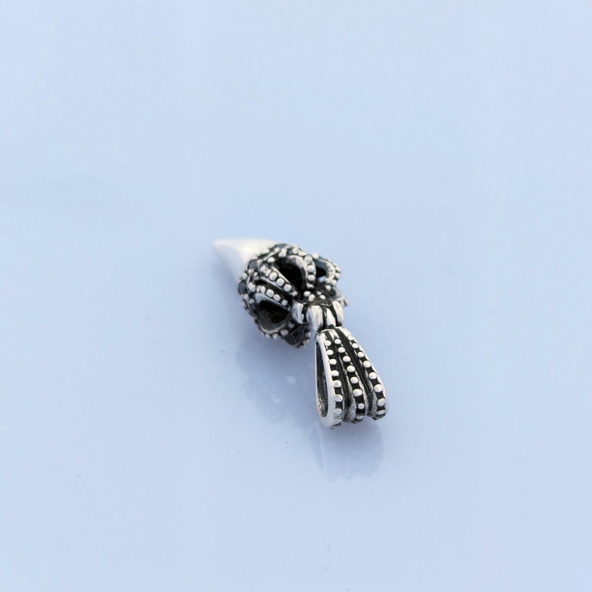 シルバー925ネックレストップ《Short rhino horn》