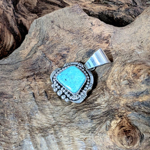 ターコイズ　ネックレストップ《Navajo族　B johnson》