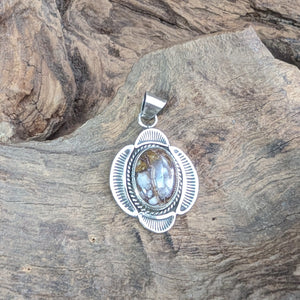 クレイジーホース　ネックレストップ《Navajo族　Marie B》