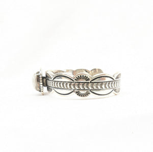 ホワイトバッファローバングル　《Navajo族》スタンプワーク